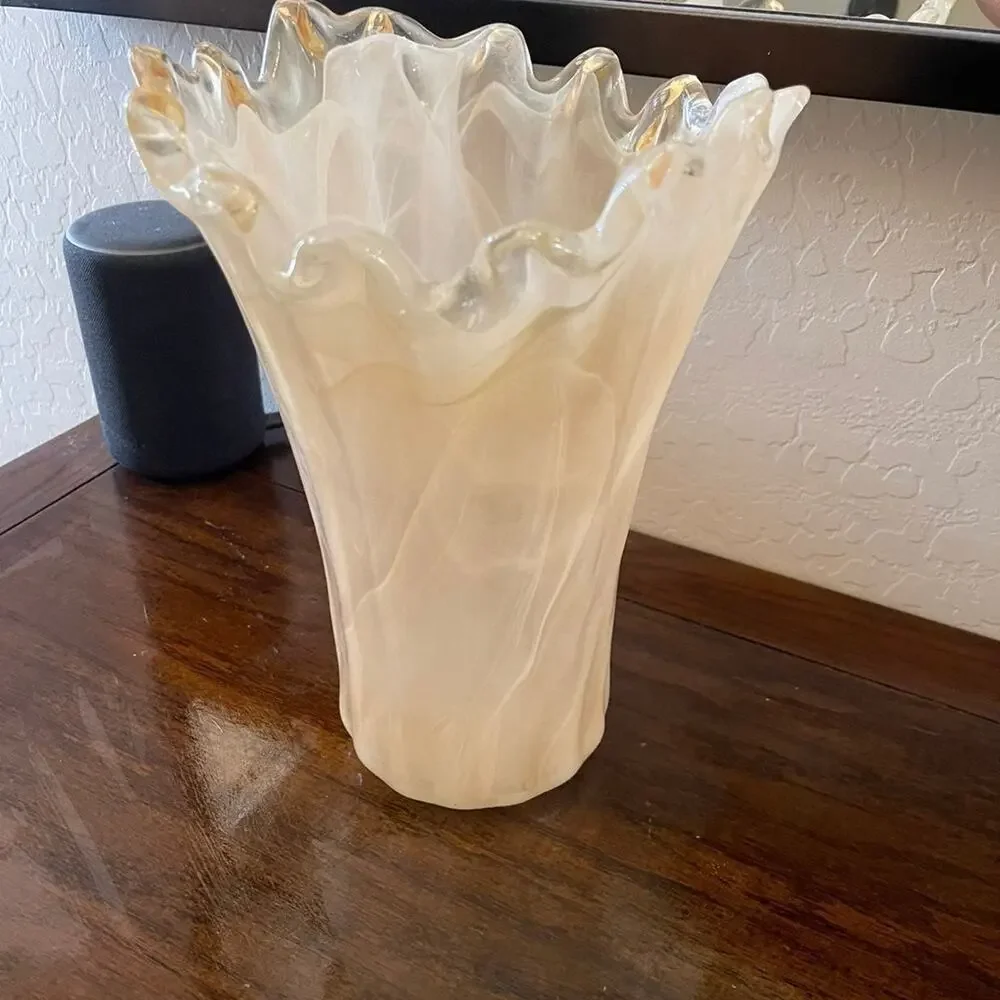 Murano glass Vase cream/peach scalloped